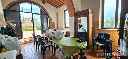 Foto Rustico a Poggibonsi Pancole di 200 m² con 6 locali in vendita