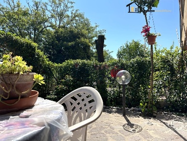 Foto Villa a schiera in Via Colle Carafa, Nazzano di 130 m² con 4 locali