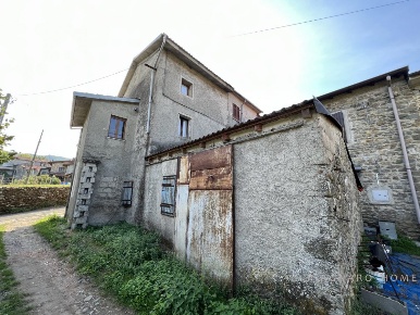 Foto Rustico a Filattiera Cantiere-ponticello di 110 m² con 6 locali