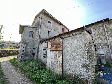 Foto Rustico a Filattiera Cantiere-ponticello di 110 m² con 6 locali