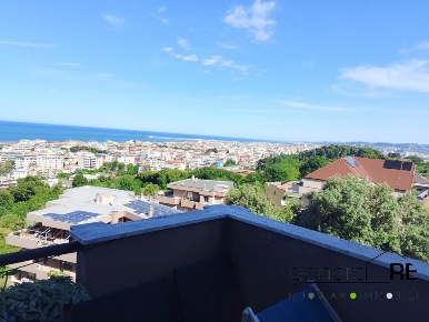 Foto Appartamento a Pescara Colle del Telegrafo - Colle Scorrano di 263 m²
