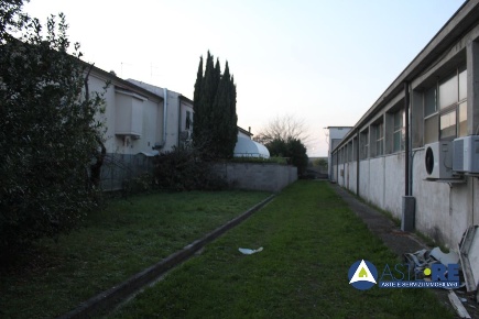Foto Capannone industriale in via Giulio Verne, Ponsacco Centro di 884 m²