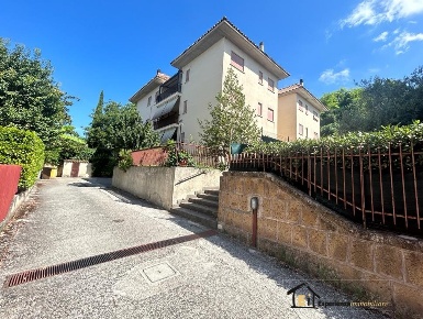 Foto Appartamento in Via Paradiso, Montopoli di Sabina di 120 m² in vendita