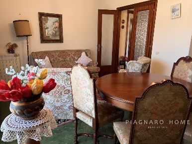 Foto Appartamento in Via Europa, Pontremoli Centro di 143 m² con 6 locali