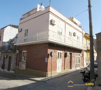 Foto Casa indipendente in via Menotti, Pachino Centro di 210 m² in vendita