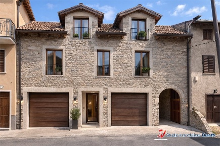 Foto Case semi ndipendenti in Via Valeriana, Losine Centro di 250 m²