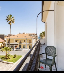 Foto Appartamento a Bovalino Centro di 270 m² con 6 locali in vendita