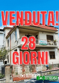 Foto Villa unifamiliare a Marigliano Centro di 250 m² con 8 locali