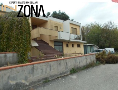 Foto Villa unifamiliare in Via Badette, Tortoreto Centro di 548 m²