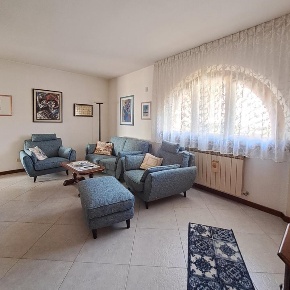Foto Villa unifamiliare a Massarosa di 180 m² con 8 locali in vendita