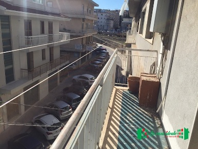 Foto Appartamento in via dante, Ragusa Centro di 201 m² con 9 locali