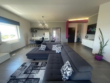 Foto Appartamento in Via Europa, Acri Centro di 170 m² con 6 locali