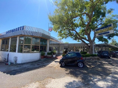 Foto Negozio in VIA PUNTA FIUME, Sessa Aurunca di 400 m² in vendita