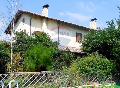 Foto Appartamento a L'Aquila Roio di 200 m² con 6 locali in vendita