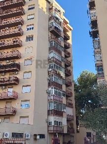 Foto Appartamento in Via Michele Titone 41, Palermo di 111 m² con 4 locali