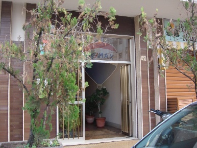 Foto Appartamento in Via Michele Titone, Palermo di 111 m² con 4 locali