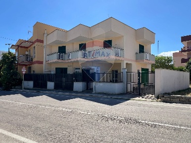 Foto Casa indipendente a Monopoli Centro di 213 m² con 7 locali in vendita