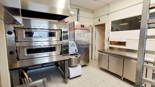 Foto Attività commerciale a Ancona Le Grazie di 50 m² con 2 locali