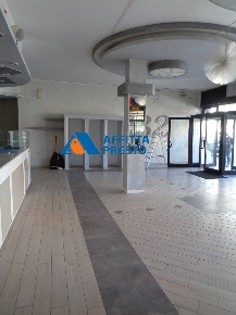 Foto Attività commerciale in viale Carducci, Gambettola di 260 m²