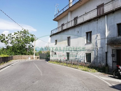 Foto Case semi ndipendenti a Ottaviano Centro di 320 m² con 5 locali