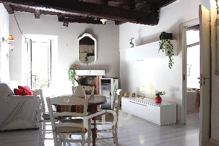 Foto Appartamento in Via dei Sabini, Palombara Sabina Centro di 59 m²