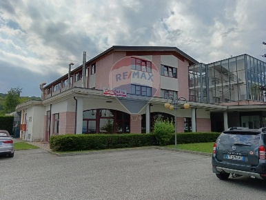 Foto Locale commerciale in via dell'industria, Alpago Paludi di 195 m²