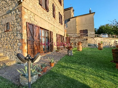 Foto Villa singola a Roccastrada Centro di 270 m² con 8 locali in vendita