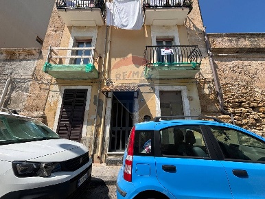 Foto Appartamento in Via Cordai, Augusta Centro di 163 m² con 4 locali