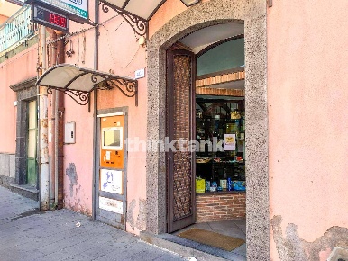 Foto Attività commerciale in Via Etnea, Gravina di Catania Centro di 150 m²