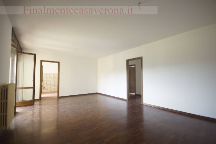Foto Appartamento in Via Caovila, Verona Parona di 125 m² con 4 locali