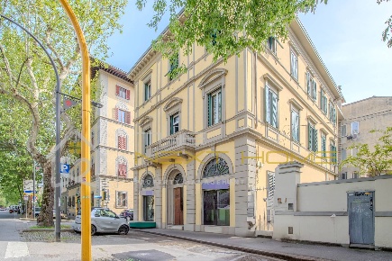 Foto Appartamento in Viale Dei Mille, Firenze Campo di Marte di 174 m²
