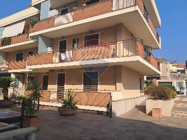 Foto Appartamento in Via Umberto, Fiumefreddo di Sicilia di 114 m²
