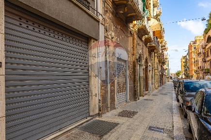 Foto Attività commerciale in Via Ravanas, Bari Libertà di 77 m² in vendita