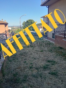 Foto Appartamento a Offagna Centro di 75 m² con 4 locali in affitto
