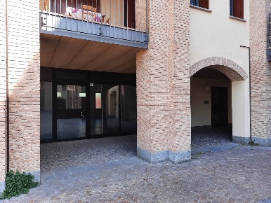 Foto Negozio in Via Don Pietro Mandelli, Sulbiate Centro di 133 m²