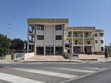 Foto Attività commerciale in Via G. di Vittorio  1/P, Noci Centro di 75 m²