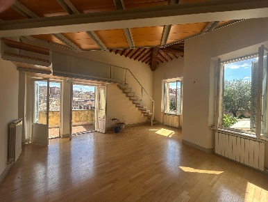 Foto Appartamento a Siena Ovile - San Francesco di 191 m² con 8 locali