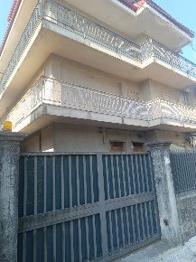 Foto Appartamento a Taurianova Centro di 165 m² con 6 locali in vendita
