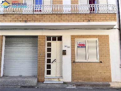 Foto Appartamento in via caravaggio, Cellole Centro di 100 m² con 4 locali