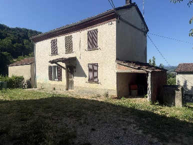Foto Rustico in frazione Burrone, Brignano-Frascata Brignano di 471 m²