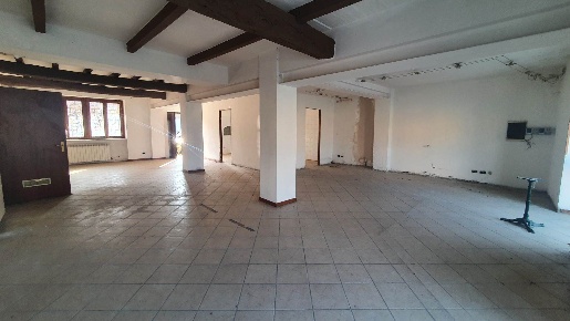 Foto Locale commerciale in Via Brescia, Pozzaglio ed Uniti di 430 m²