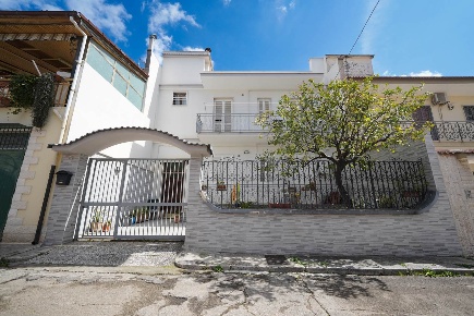 Foto Casa indipendente in Via Cutrone  16, Palo del Colle Centro di 240 m²