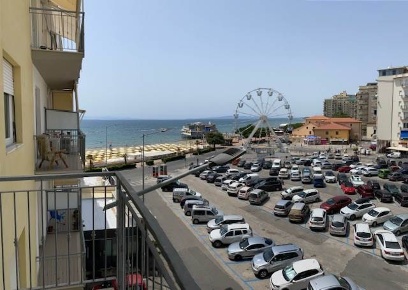 Foto Attività commerciale in piazza xxv aprile 30, Follonica Centro