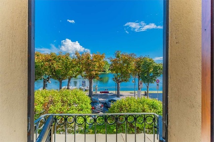Foto Ufficio in Piazza Garibaldi, Sesto Calende Centro di 130 m² in affitto