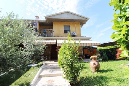 Foto Appartamento in Via Donizetti 4, Brembate Centro di 120 m² in vendita