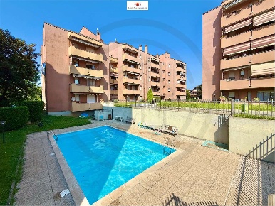 Foto Appartamento in via per Cesano, Desio di 122 m² con 4 locali