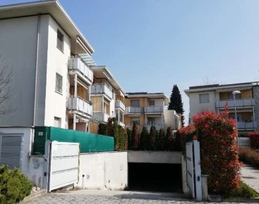 Foto Box in Via Caduti di Nassirya, Giussano di 34 m² con 1 locali