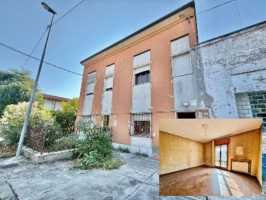 Foto Case semi ndipendenti a Alfonsine di 279 m² con 9 locali in vendita