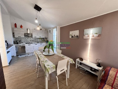 Foto Appartamento a Comiso di 100 m² con 6 locali in affitto