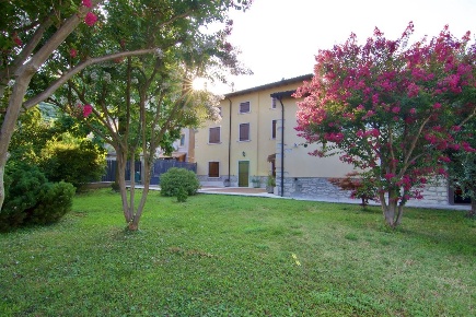 Foto Villa unifamiliare a Soave di 500 m² con 12 locali in vendita